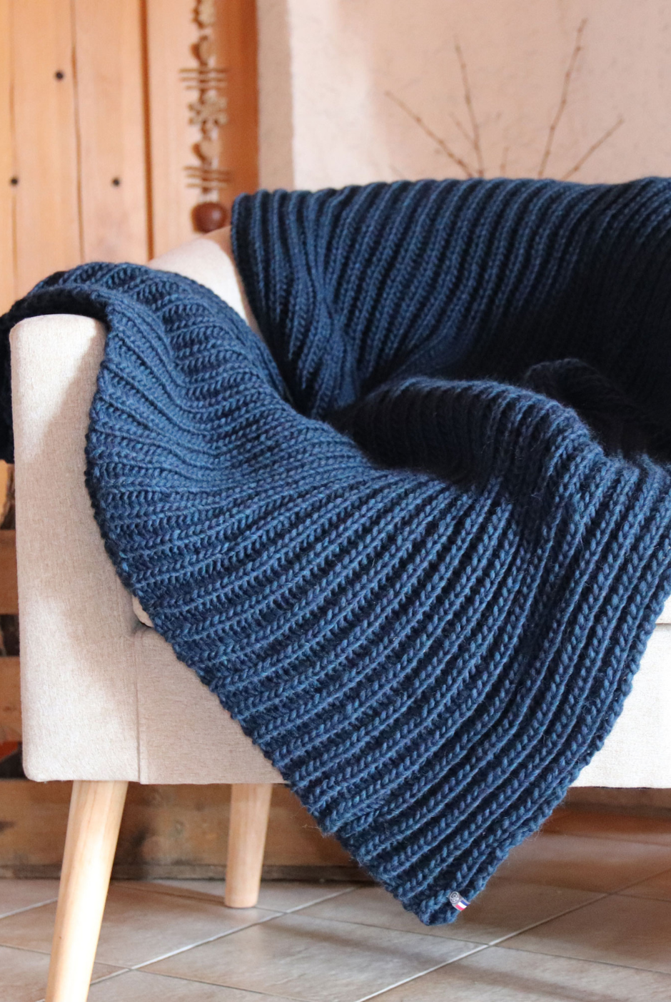 Plaid Cannes en Laine grosse mailles marine - Maison Bonnefoy