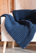 Plaid Cannes en Laine grosse mailles marine - Maison Bonnefoy